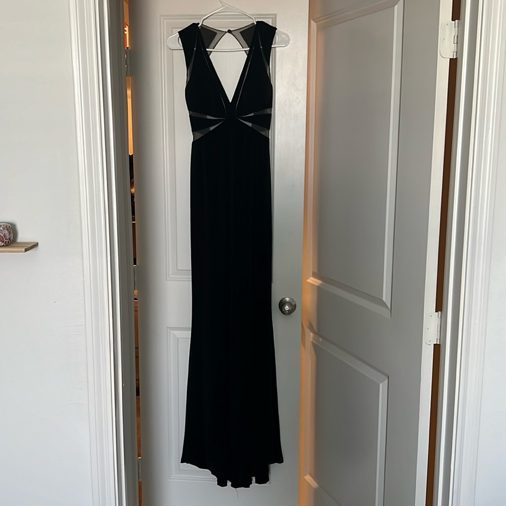 Abbi Vonn Size 0 Black dress with slit